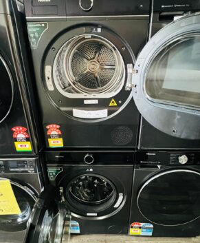 Pair Hisense 10KG series 8 washer and 10KG heat pump dryer series 8